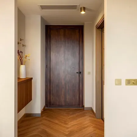 Design With View And Private Garden *